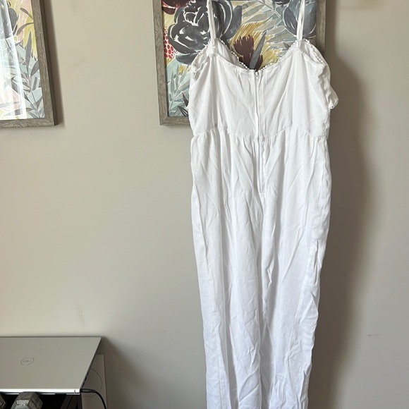 Francesca’s white jumpsuit - Picture 3 of 3